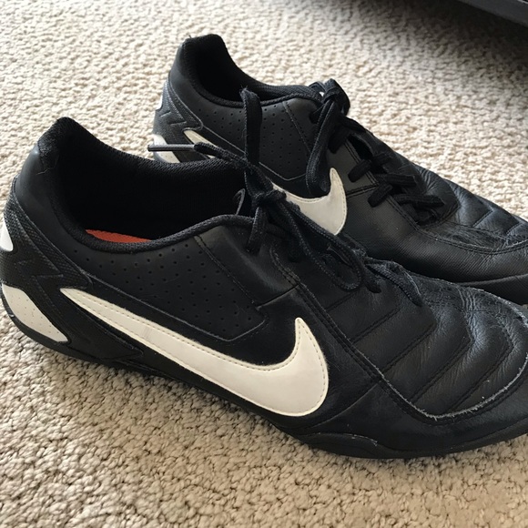 nike indoor soccer shoes us